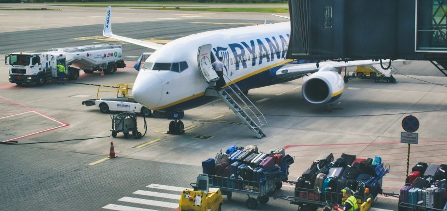 You are currently viewing Ryanair Boosts Staff Bonus to Enforce Baggage Rules and Speed Up Boarding